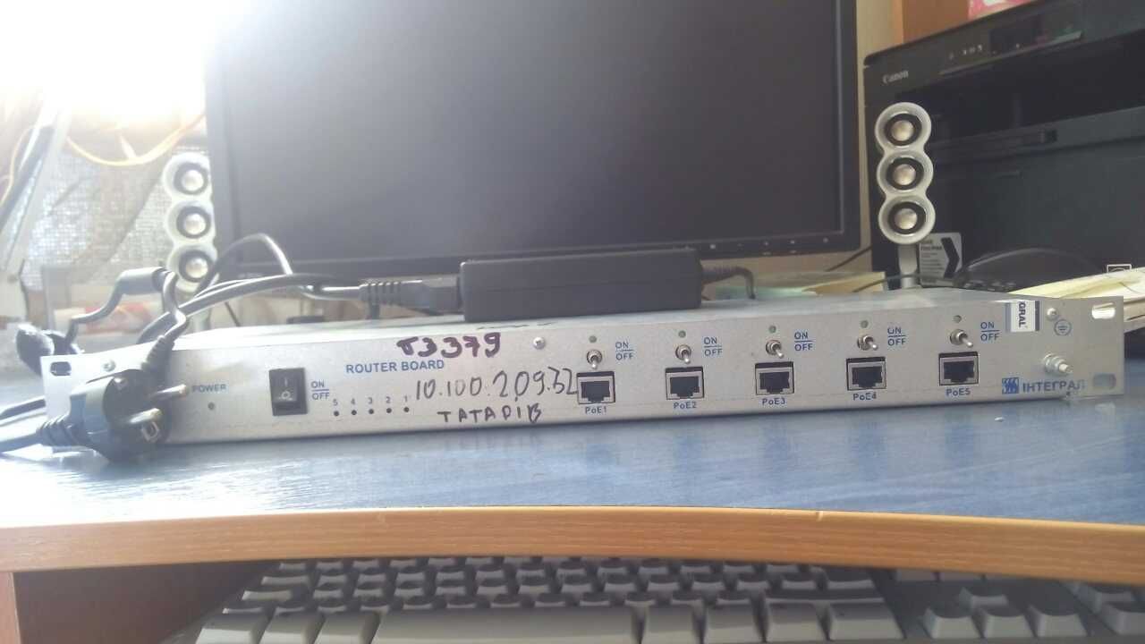 Гигабитный MikroTik RB750UP-RM c грозозащитой и управляемым PoE