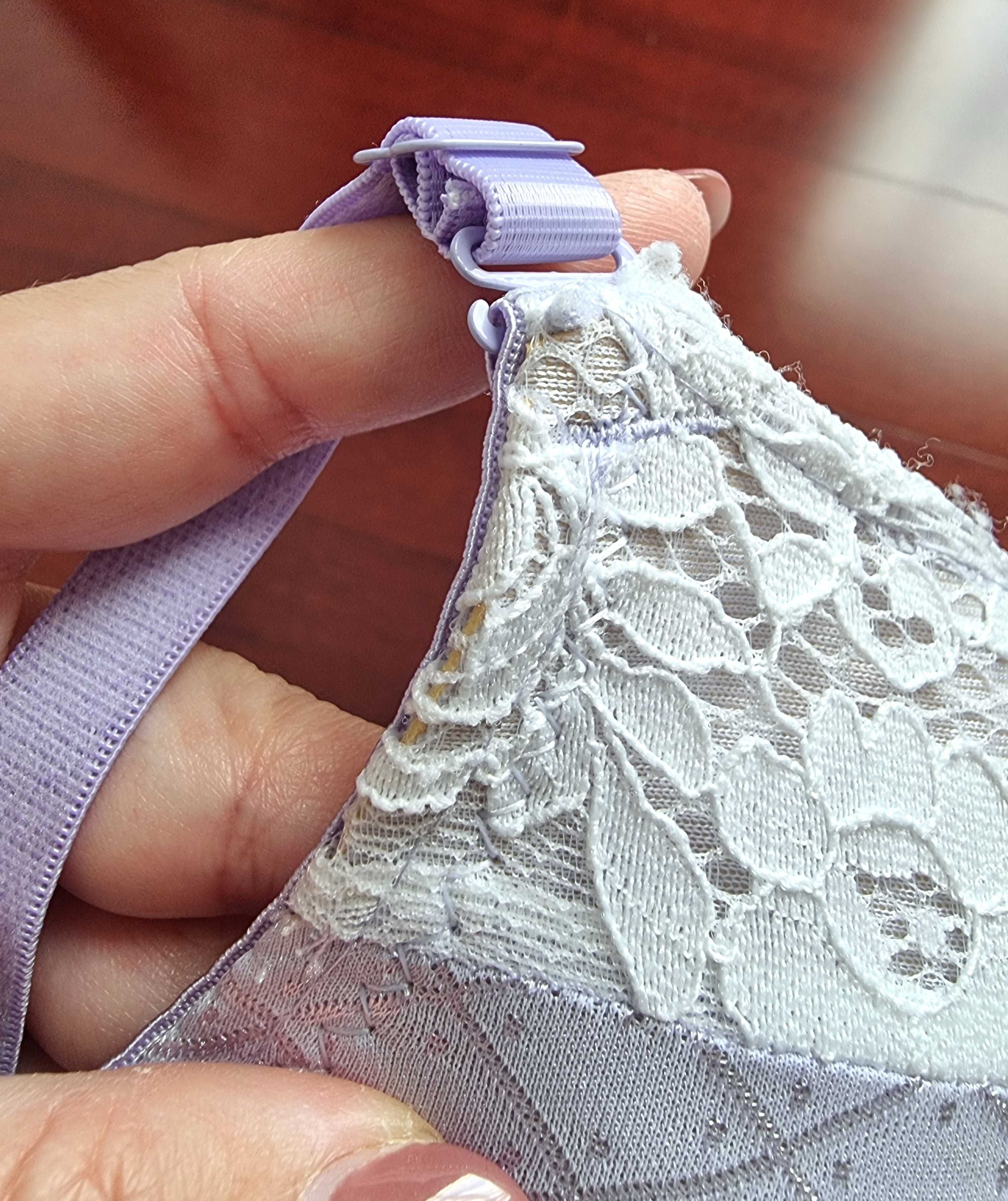 Soutien lilás e branco com renda, tamanho 90B