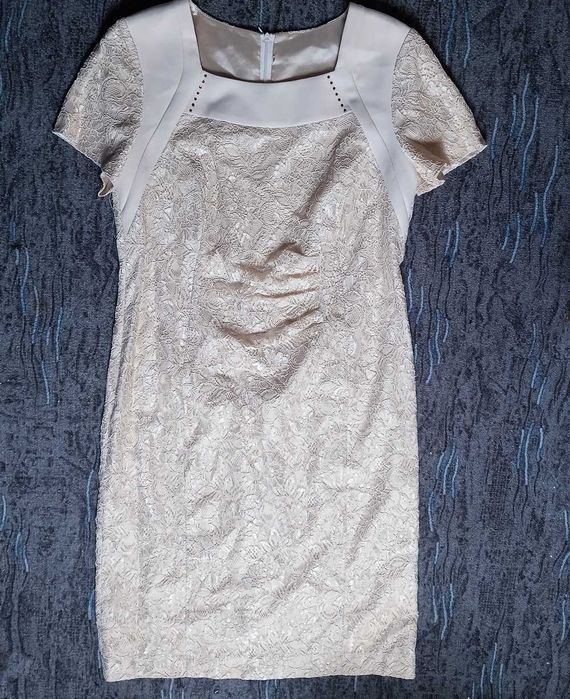 Elegancka sukienka beżowa koronka r. 46