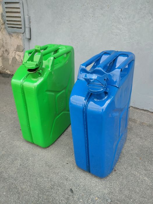 Продам канистры металические 20л.