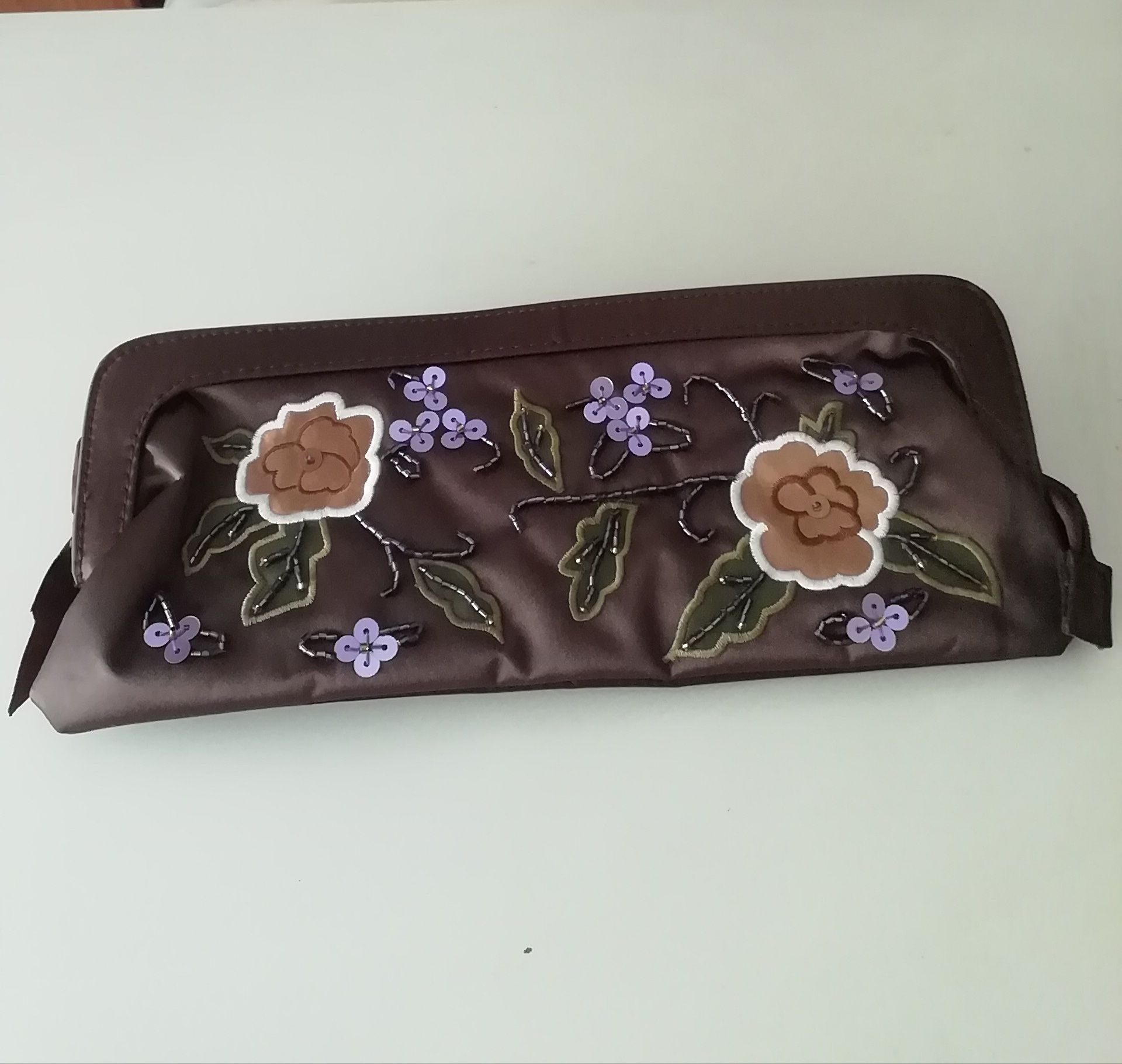 Clutch castanha Avon