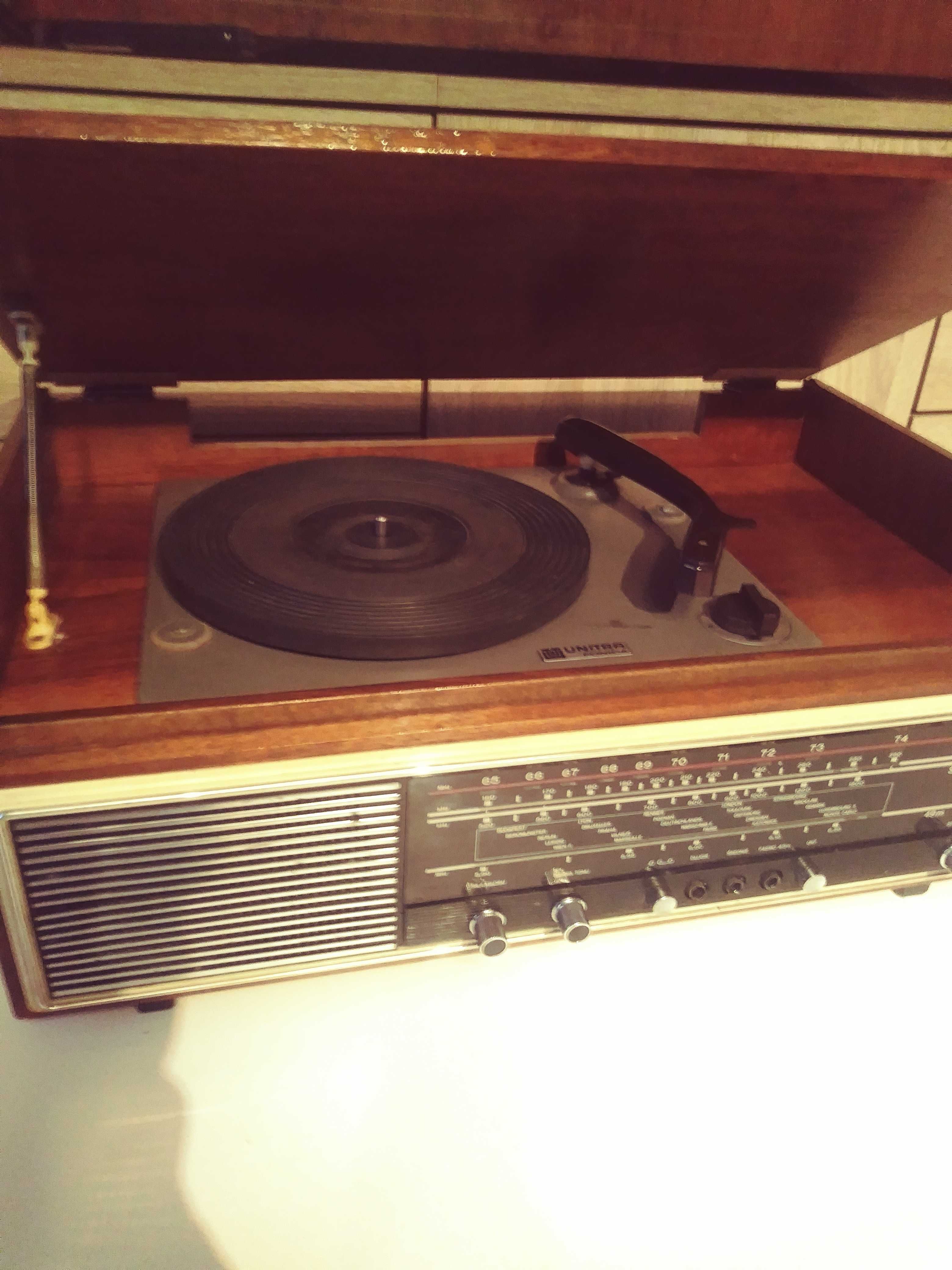 radio Donatina z gramofonem