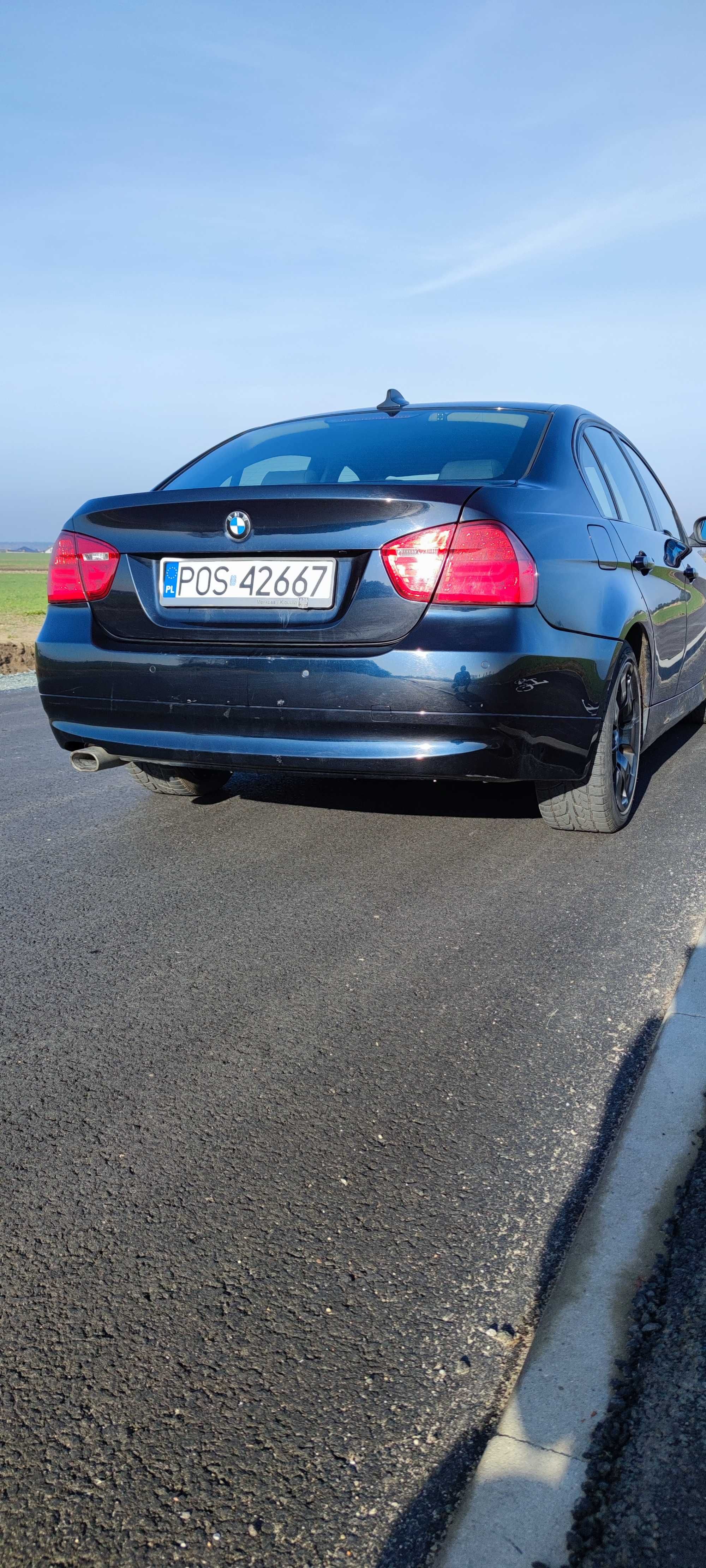 BMW e90 318d sedan, 2 komplety kól, kolor cabonschwarz