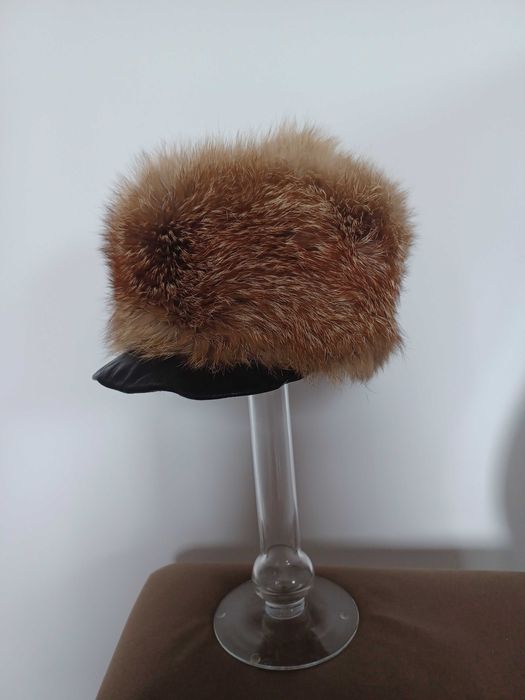 Oryginalna czapka z lisa, toczek, z daszkiem, futro naturalne