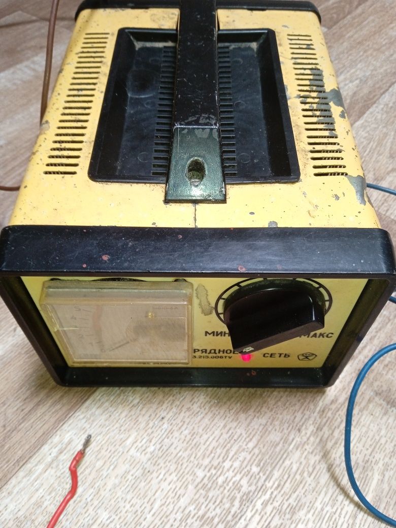 Prostownik rosyjski 12V /6,3 A polecam