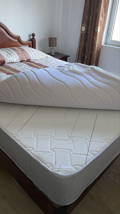 Mobilia de quarto em madeira