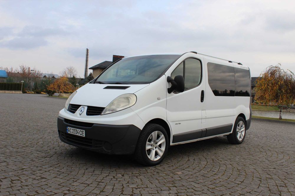 Renault Trafic 2011 пасажир 8 мість