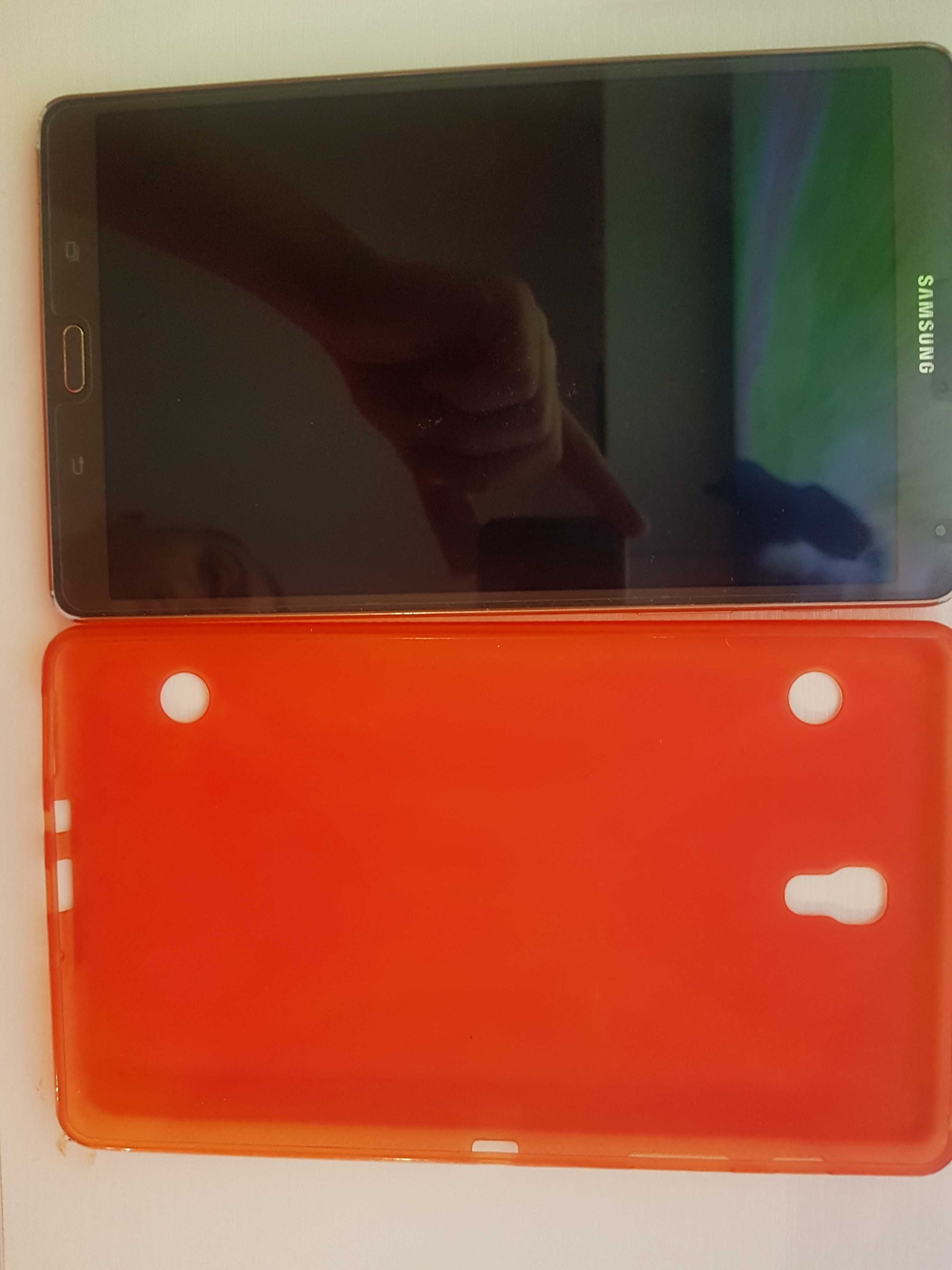 Tablet Samsung Tab S SM-T700 8,4" 3 GB / 16 GB złoty z klawiaturą