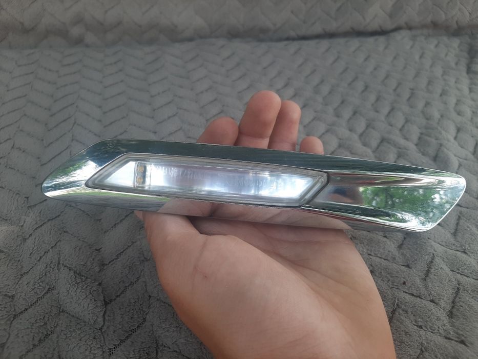 Bmw f10 f11 kierunkowskaz boczna listwa błotnika chrom