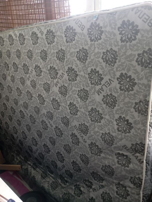 Терміново продам матрас двоспальний в гарному стані