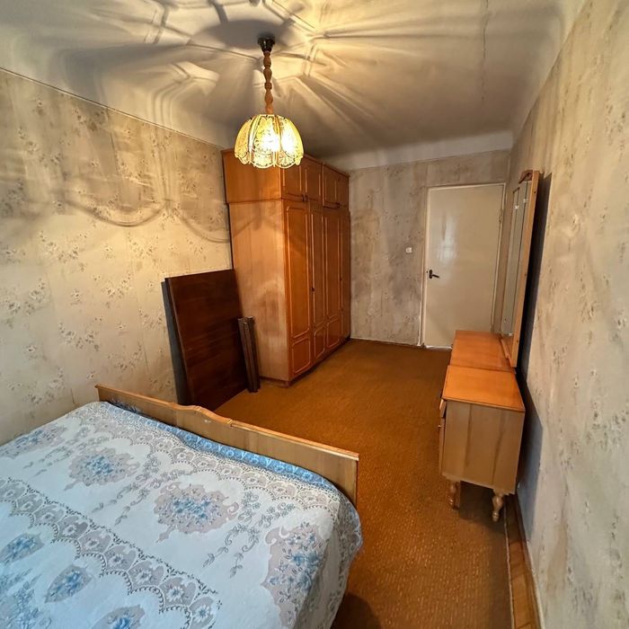 Продаж 3 км квартири поруч з стометрівкою