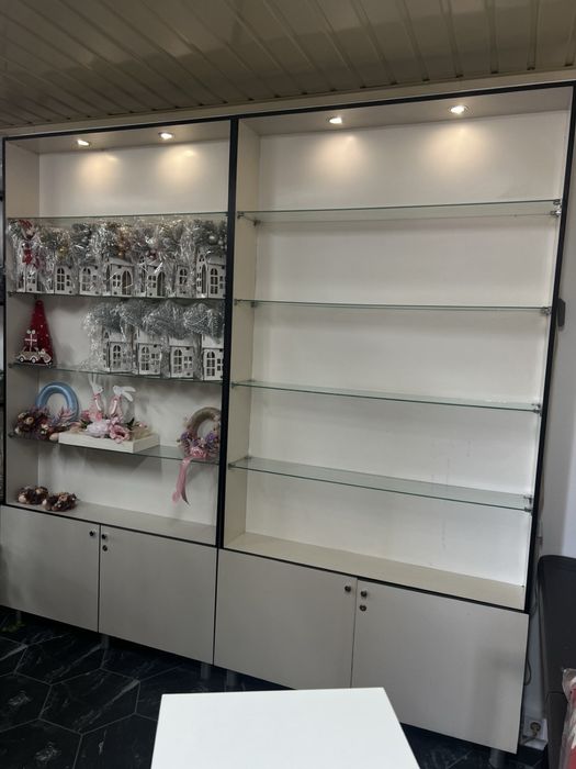 Торгові Вітрини, стелажі, шкафи