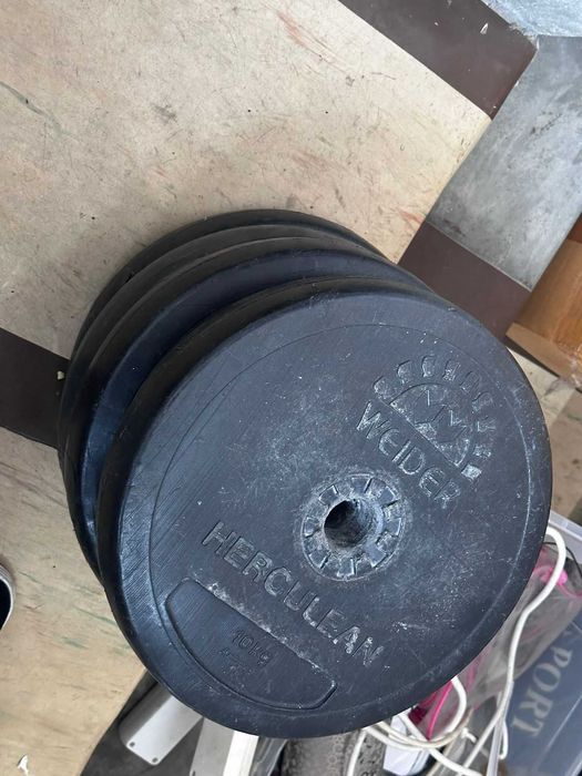 4 pesos de 10kg cada e barra