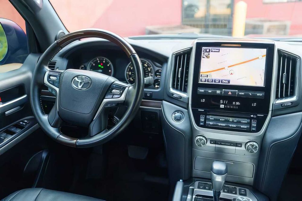 Toyota Land Cruiser      2020