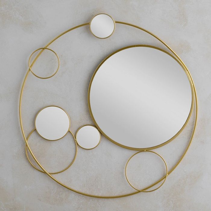 Lustro Domadorio, dekoracja ściany