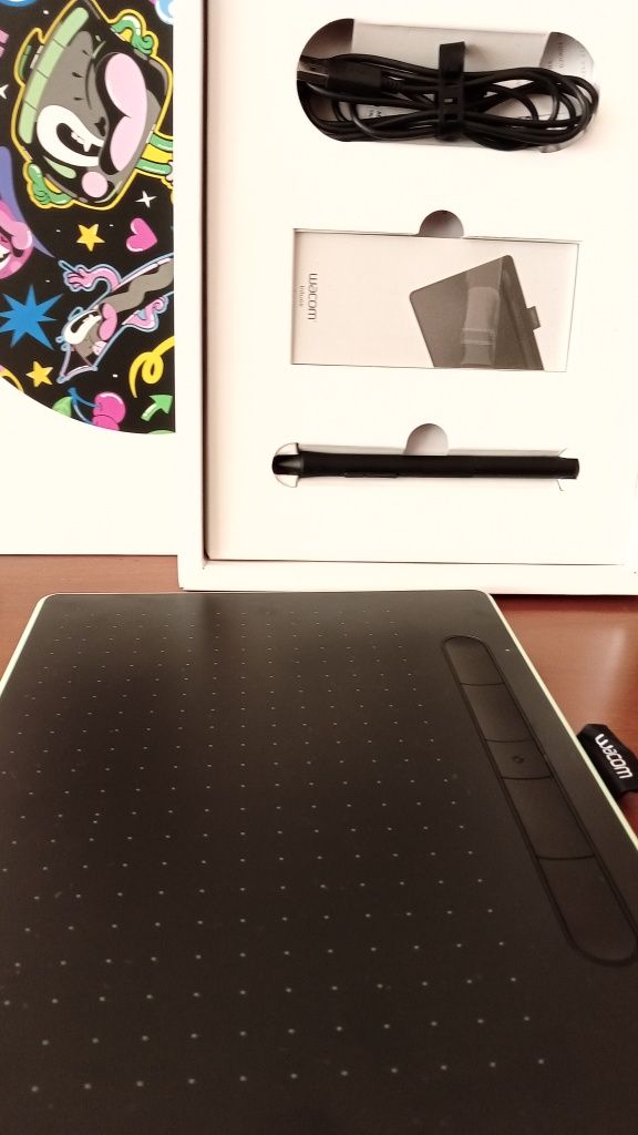 Mesa Digitalizadora Wacom Intuos M Bluetooth Preta + Pen