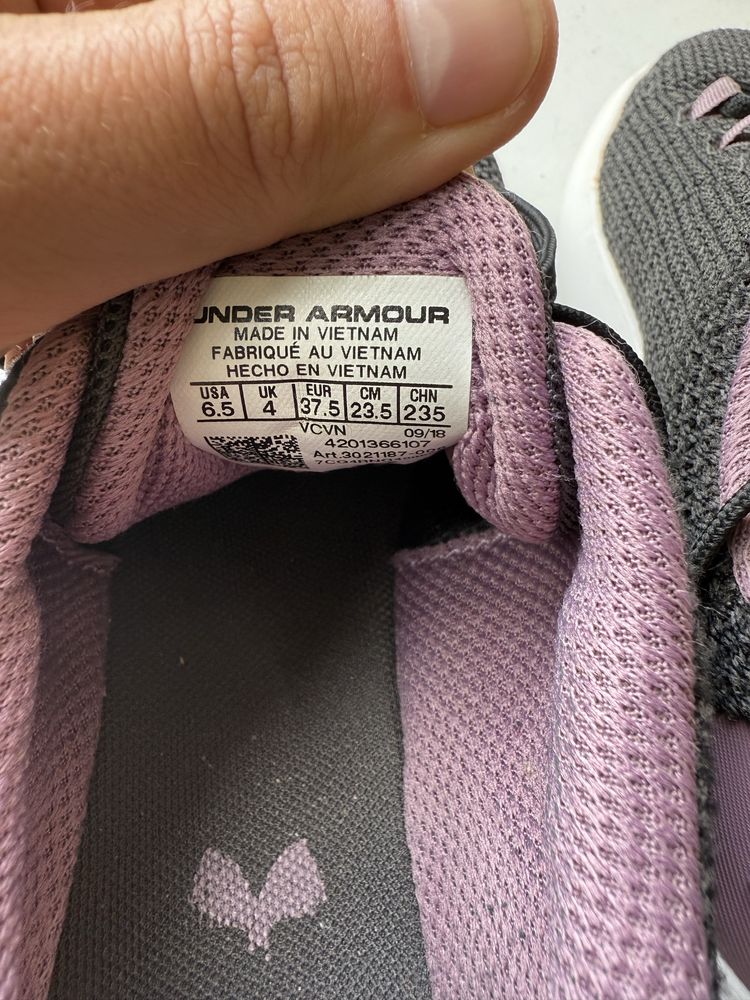 Жіночі кросівки Under Armour