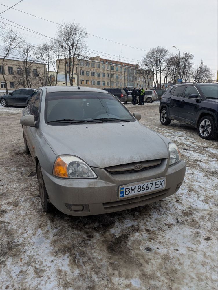 Кia rio  - 2003 рік 1.3 бензін