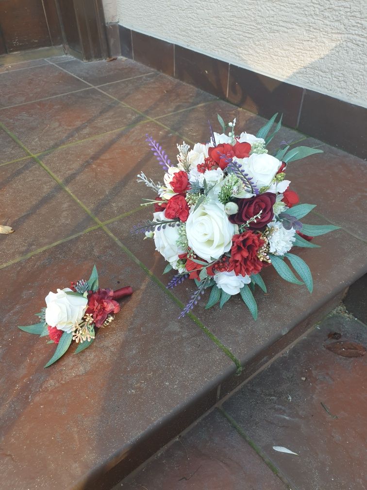 Wiązanki ślubne z kwiatów sztucznych wraz z butonierkami