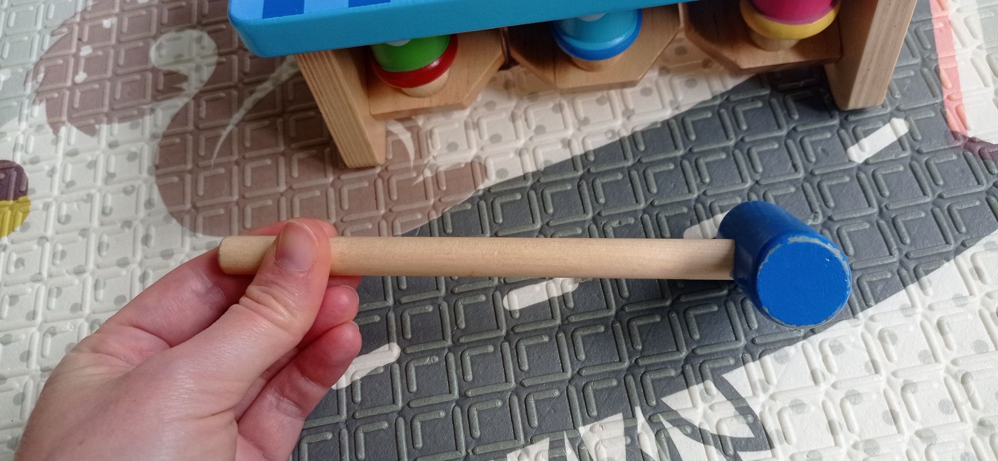 Przebijak przebijanka drewniana kolorowa Small Foot