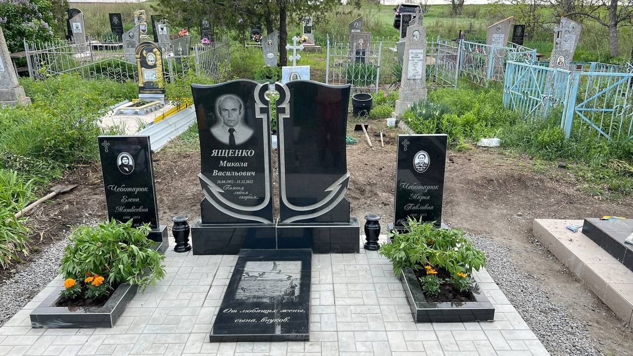Виготовлення та встановлення пам'ятникиків