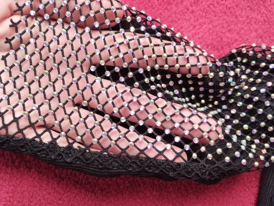 Czarna krótka bluzeczka długi rękaw, cyrkonie opalizujące