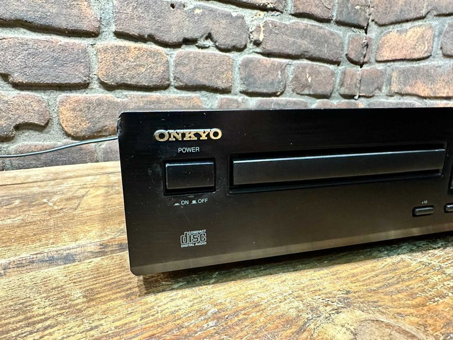 Odtwarzacz CD Onkyo DX-7211