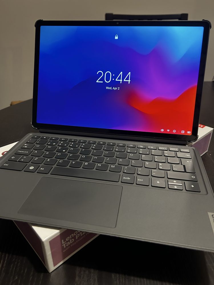 Lenovo tablet P12 com PEN + keyboard