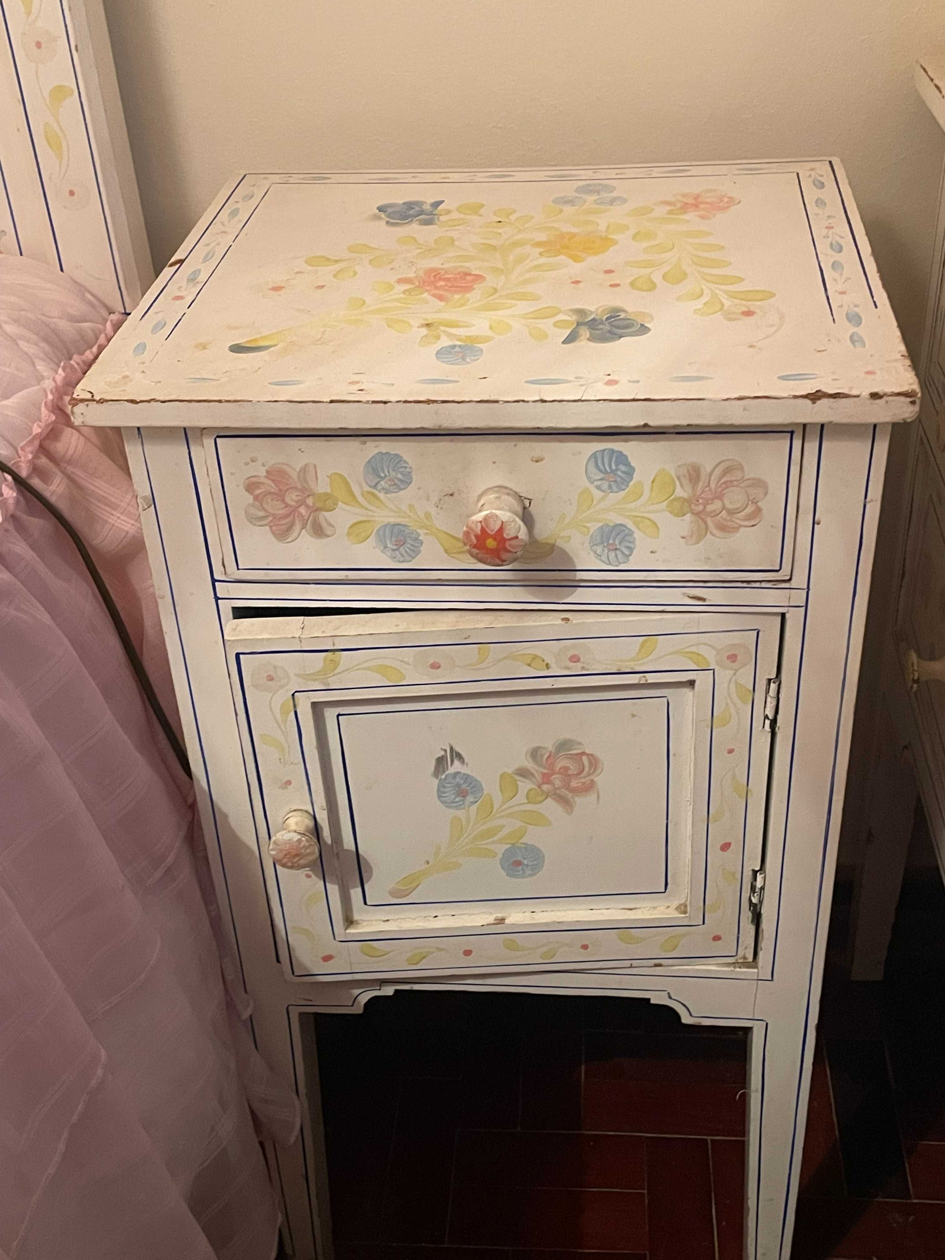 Conjunto de Mobília de Quarto – Estilo Alentejano Pintado à Mão