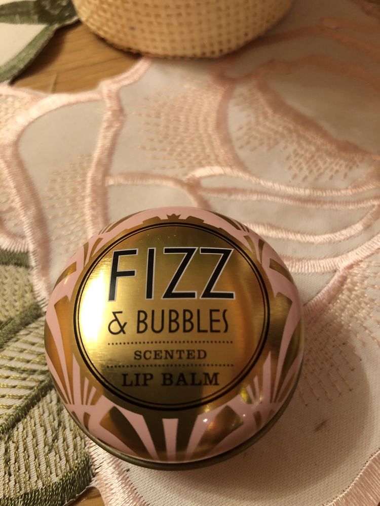 Błyszczyk bezbarwny perfumowany Fizz&Bubbles Marks and Spencer