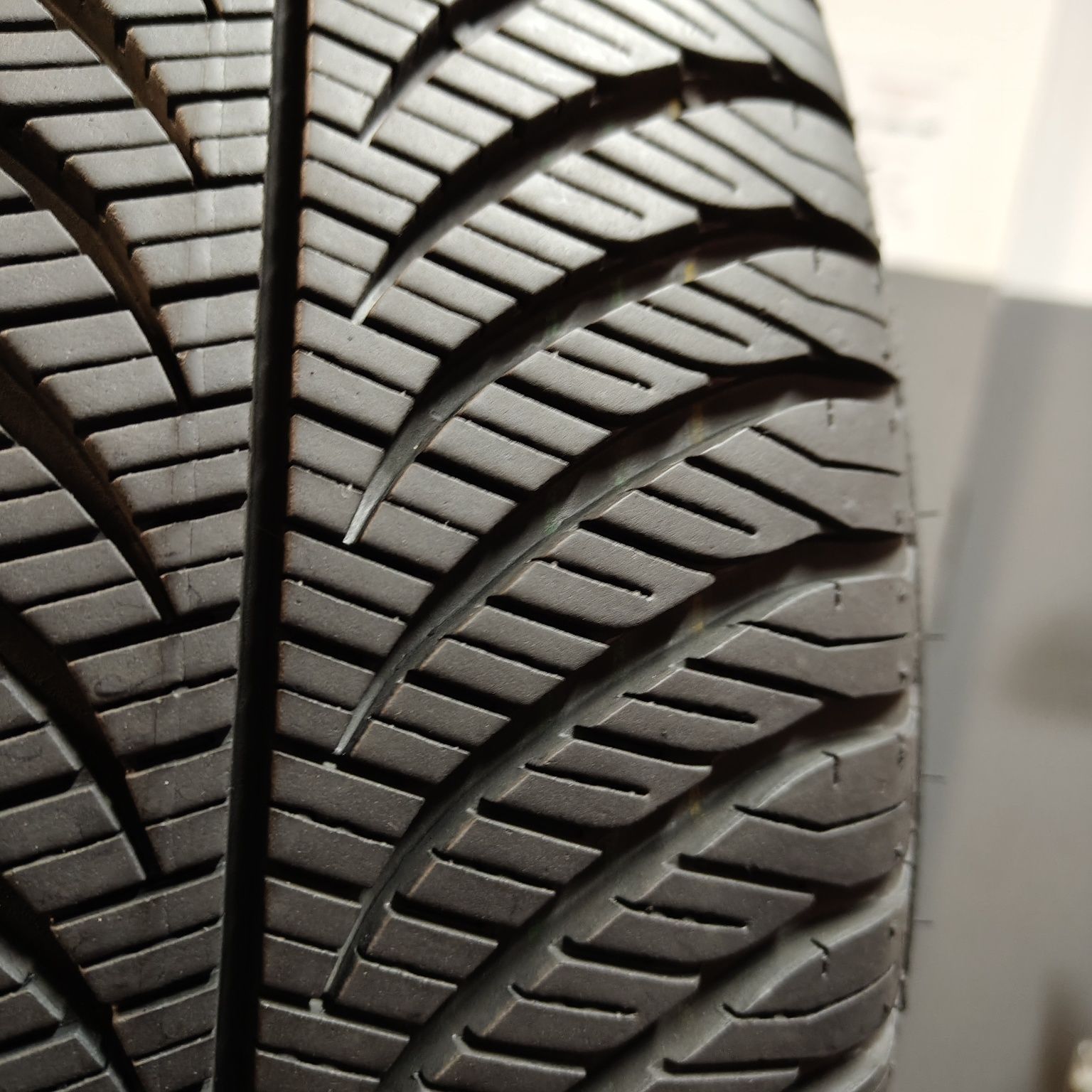 215/55/17 Sprzedam komplet opon całorocznych Goodyear