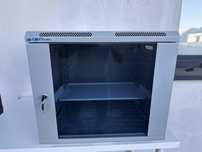 Szafa rack 11U 57x60x50 cm – metalowa, zamykana, sprawna