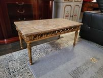 Mesa de centro em madeira e tampo em pedra