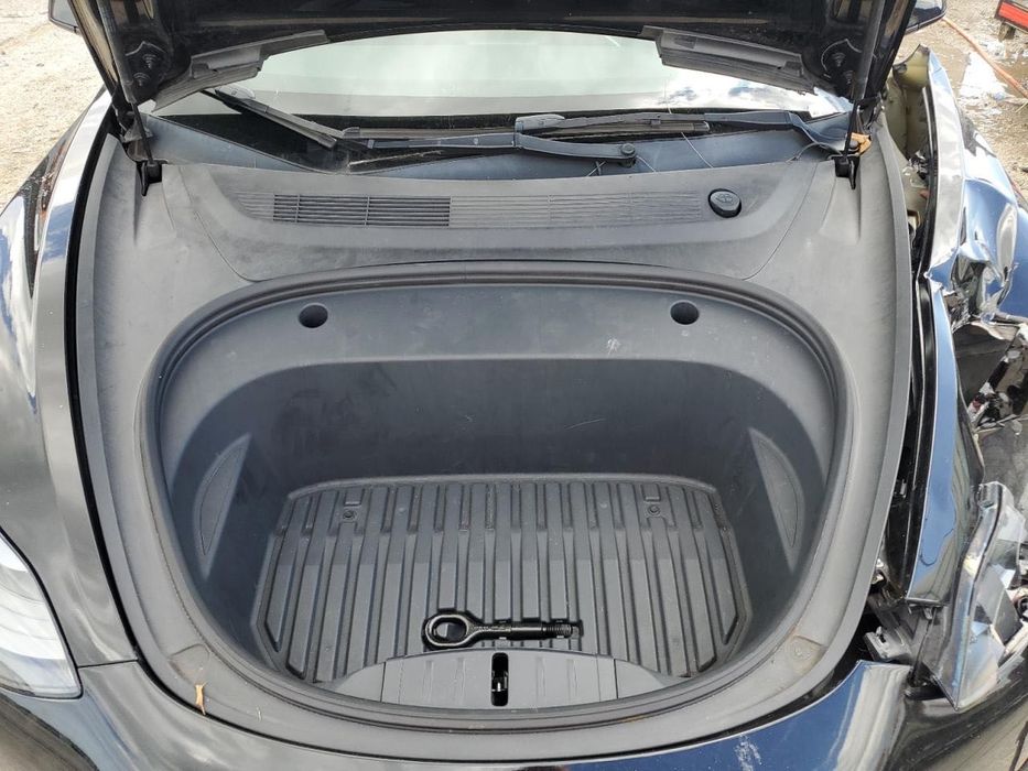 Tesla Model 3 RWD, 2022