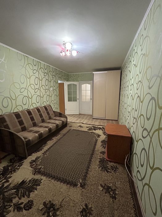 2 кімнатна квартира по Космонавтів