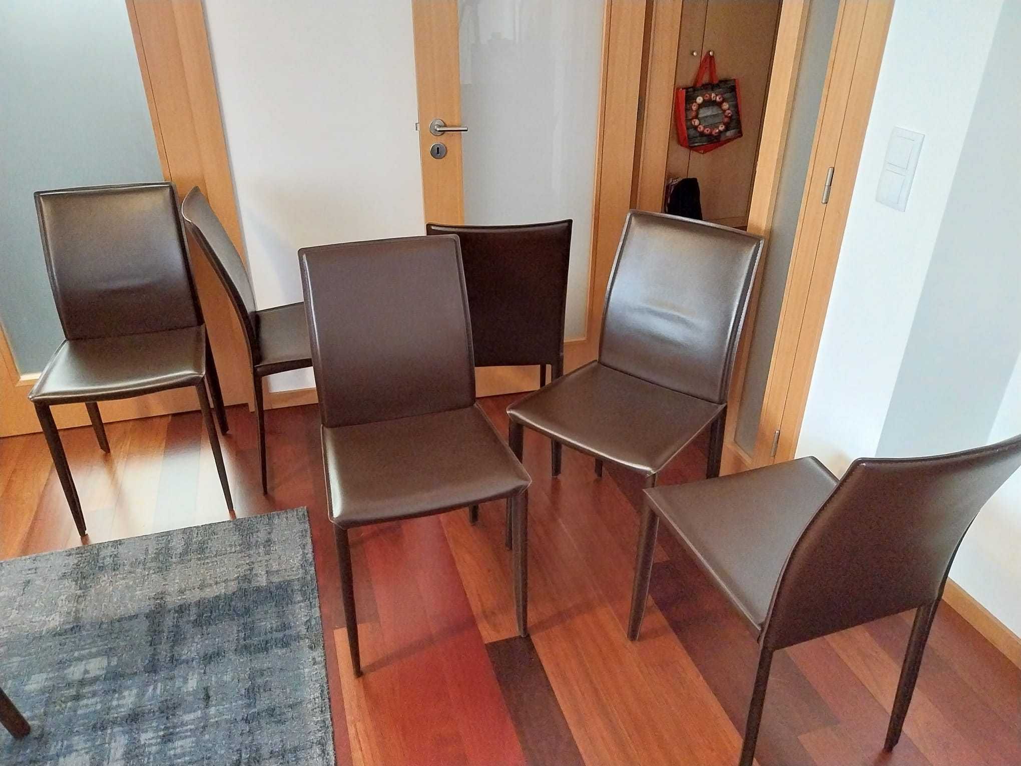 Conjunto de 6 cadeiras de refeição em pele