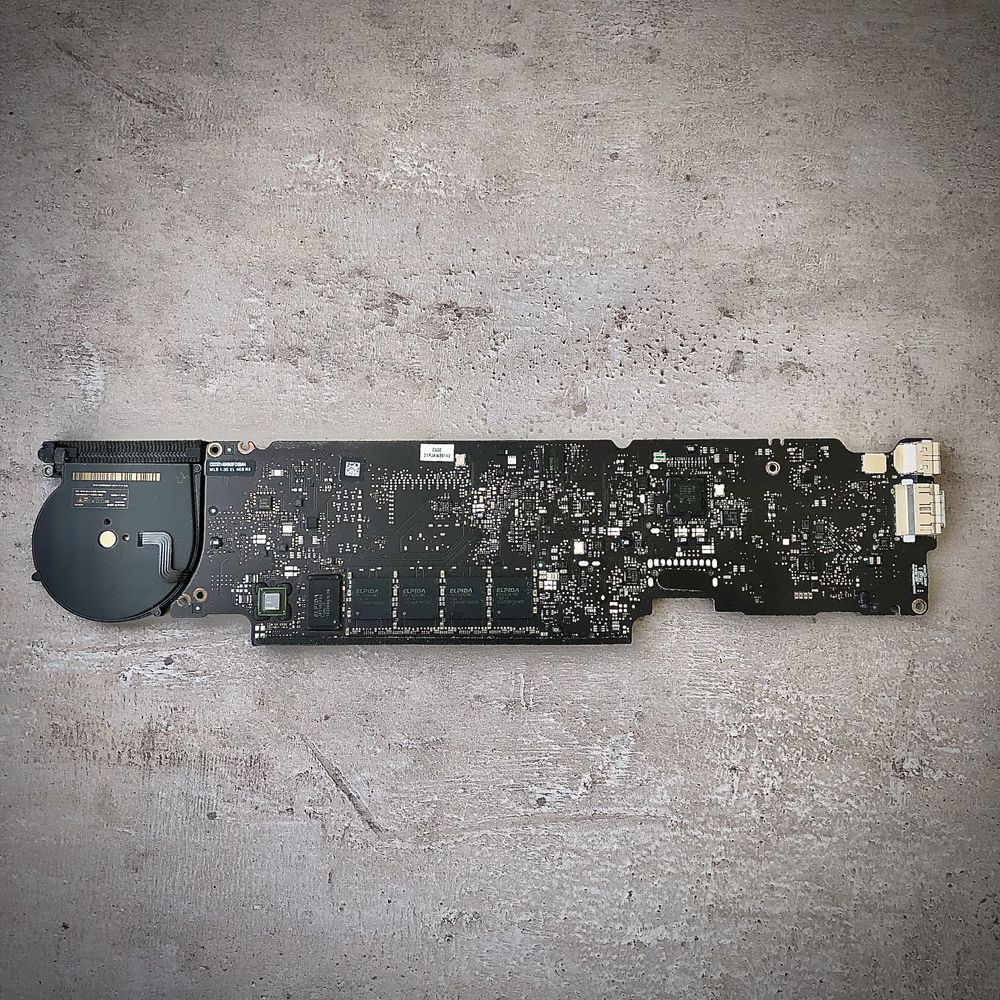 Материнская плата MacBook Air 11” A1465 mid 2013 i5 4гб