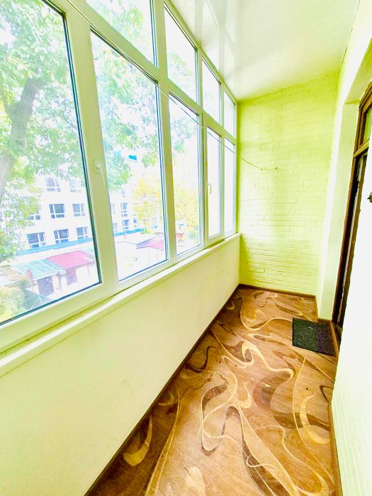 Продам елітну трикімнатну квартиру в центрі міста - 100 м².