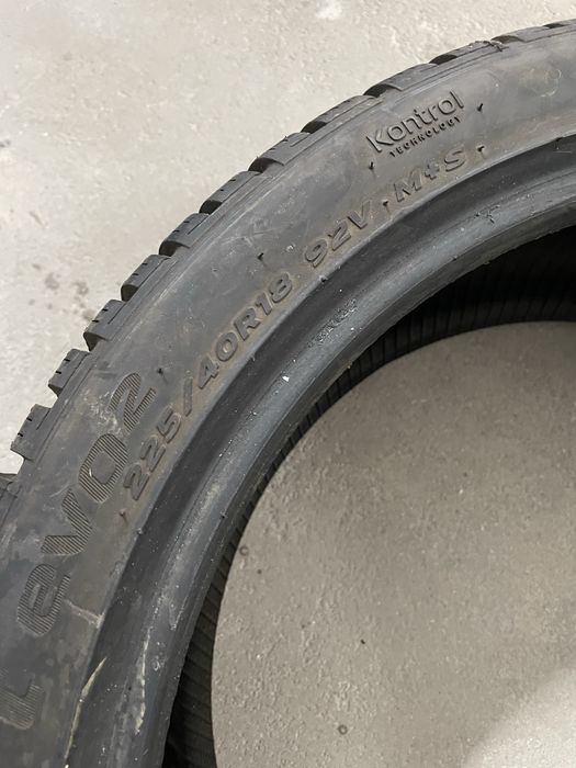 225/40 r 18 Hankook winter i cept evo 2