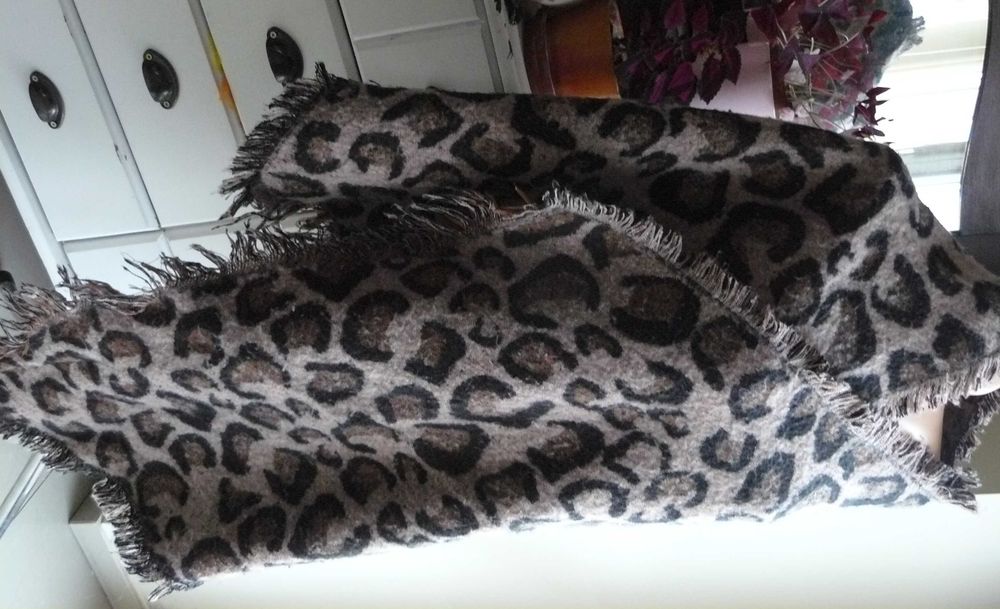 Olbrzymi szal w brązach ciepły otulający panterka 240x 70 cm
