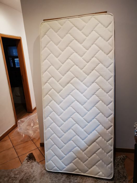 Colchão + Estrado = 90x2m