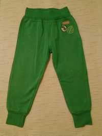 Spodnie dresowe zielone 5 10 15 r. 86