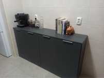 Movel cozinha cizento com 4 portas