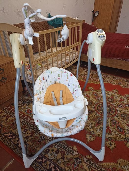 Гойдалка,столик для годування