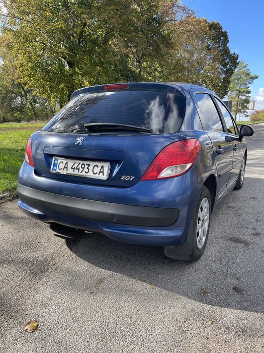 Автомобіль Пежо 207