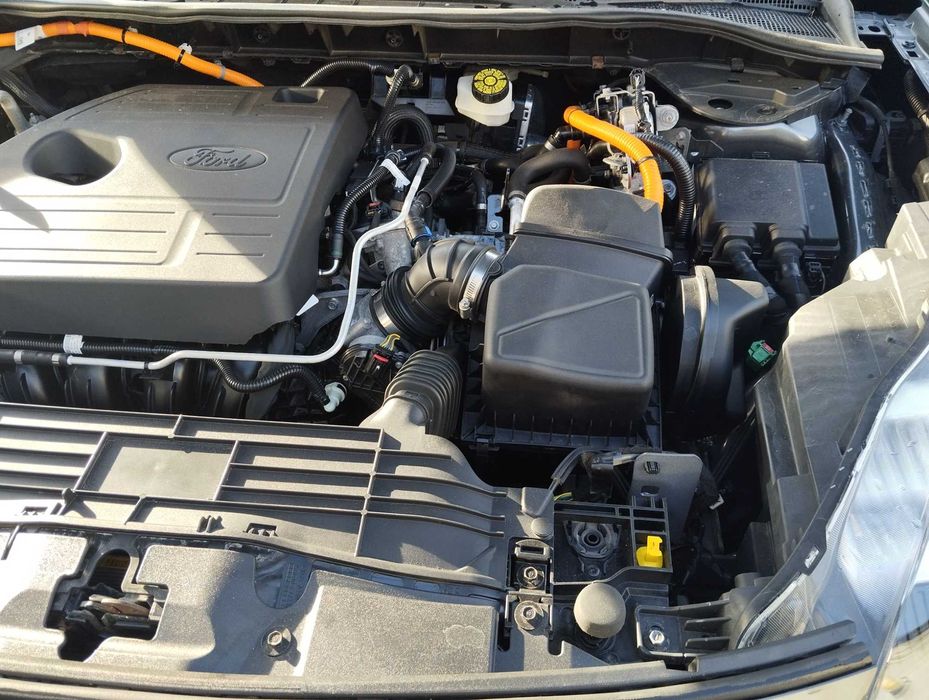 Ford Escape Titanium HYBRID 4wd  ( продаж обмін на житло Берегове)