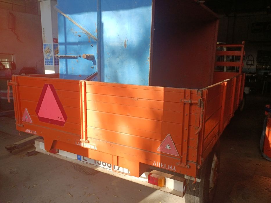 Tina ou latão , para uvas ou outros fins , ou reboque sem ou com bascu