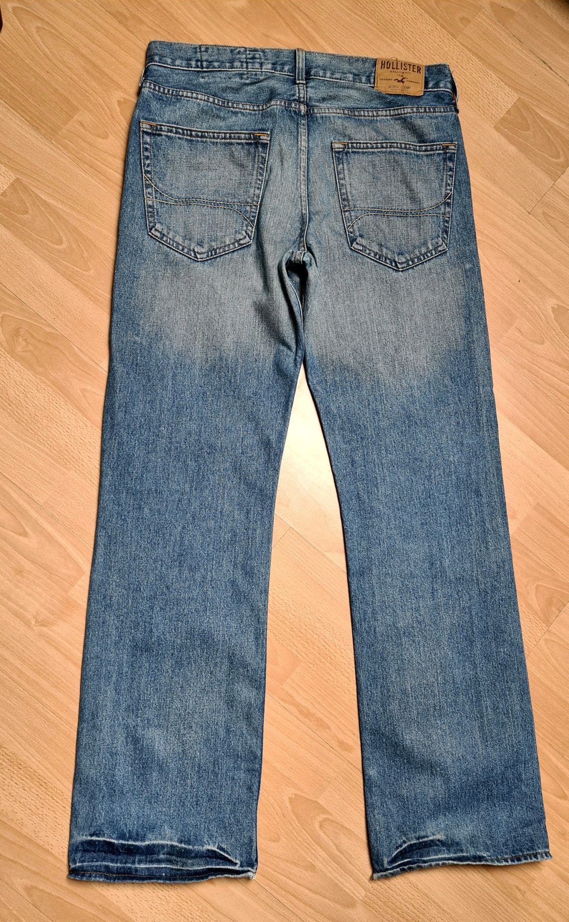 Hollister jeansy prosta nogawka przecierane rozm. 32/34