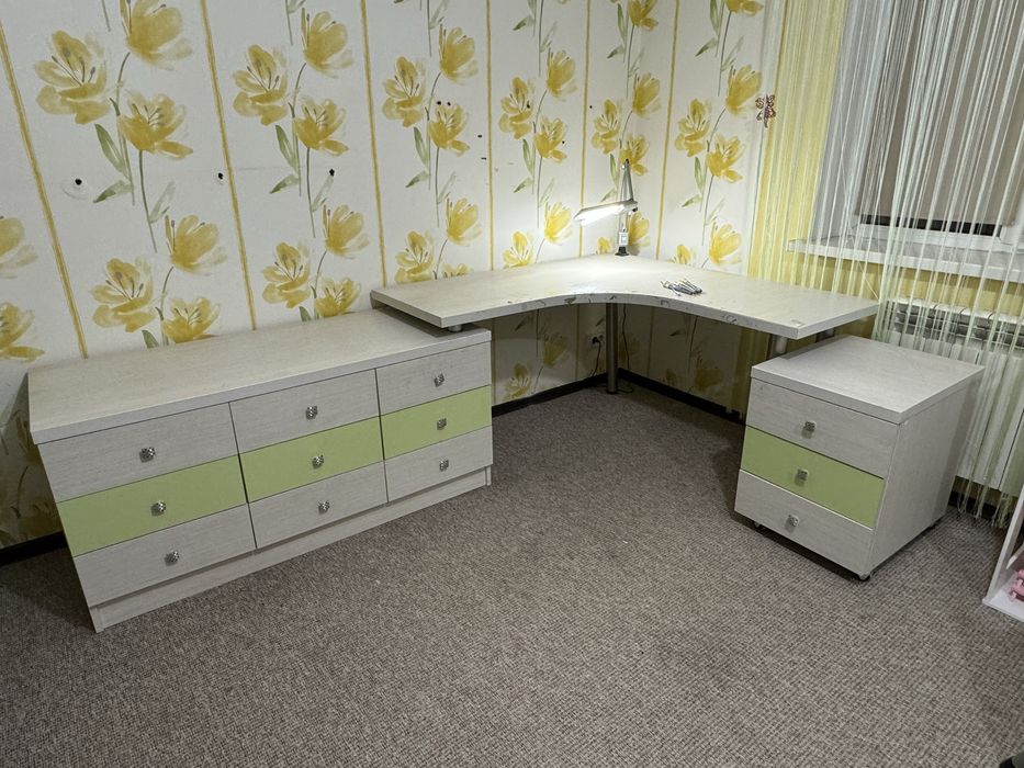 Продам комод та кутовий стіл