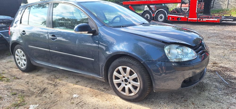 Cały na części Volkswagen Golf V 1.6 FSI